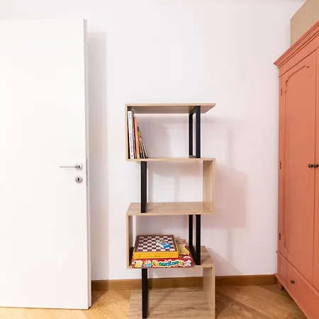 Stylish Apartment, 2 Bedrooms, Elevator * 热那亚