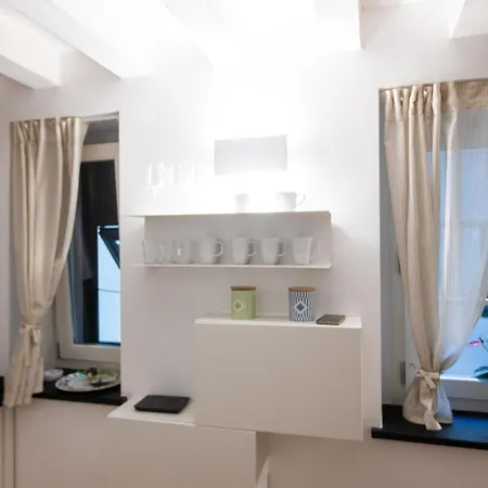 Stylish Apartment, 2 Bedrooms, Elevator * 热那亚