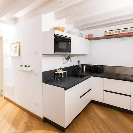 Stylish Apartment, 2 Bedrooms, Elevator