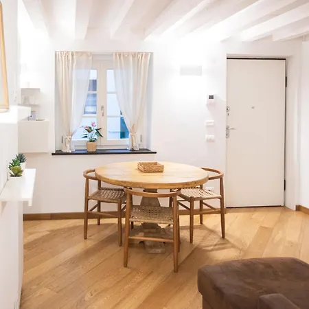 Stylish Apartment, 2 Bedrooms, Elevator 热那亚
