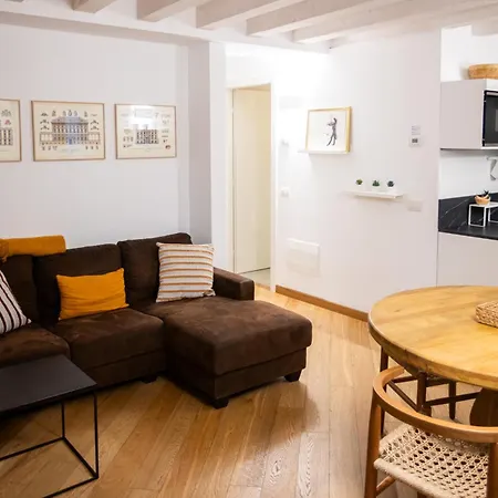 Stylish Apartment, 2 Bedrooms, Elevator 公寓 热那亚