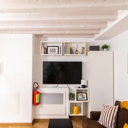 Stylish Apartment, 2 Bedrooms, Elevator 热那亚