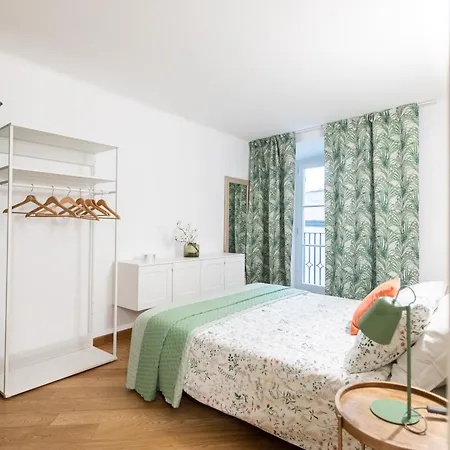 Stylish Apartment, 2 Bedrooms, Elevator * 热那亚