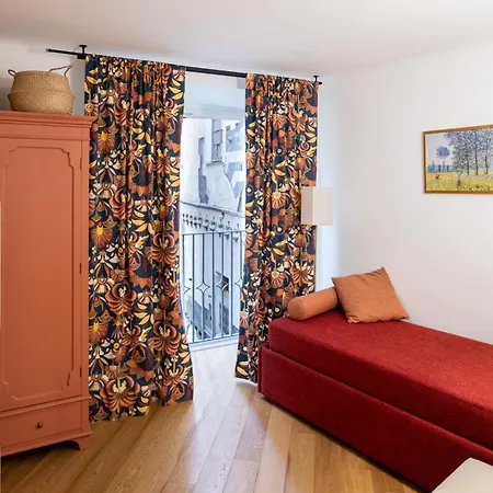 Stylish Apartment, 2 Bedrooms, Elevator *