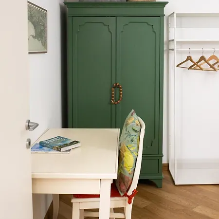 Stylish Apartment, 2 Bedrooms, Elevator *